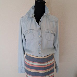 American Eagle Western Style Stonewashed Denim Shirt w/pearlized snap closures.